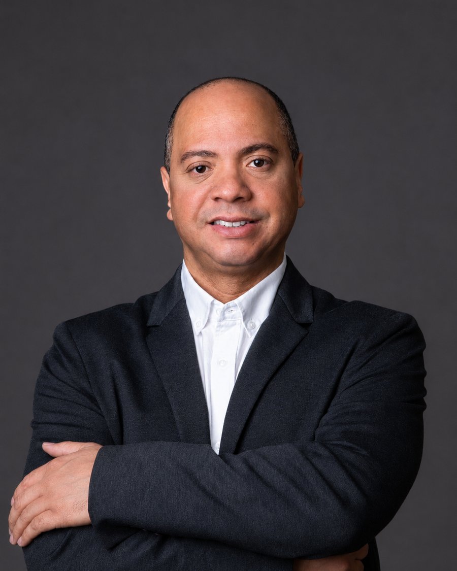 Dr. Schostney Castro